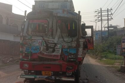 चालक को झपकी आई, ट्रक से भिड़ंत, दो घायल, अस्पताल रेफर