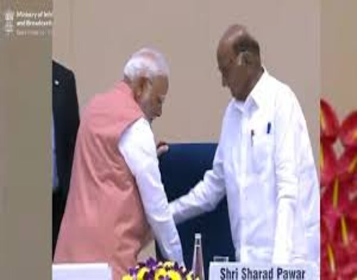 मोदी के मुरीद हुये शरद पवार,बोले-दुनिया के मराठी लोग आपके कायल.