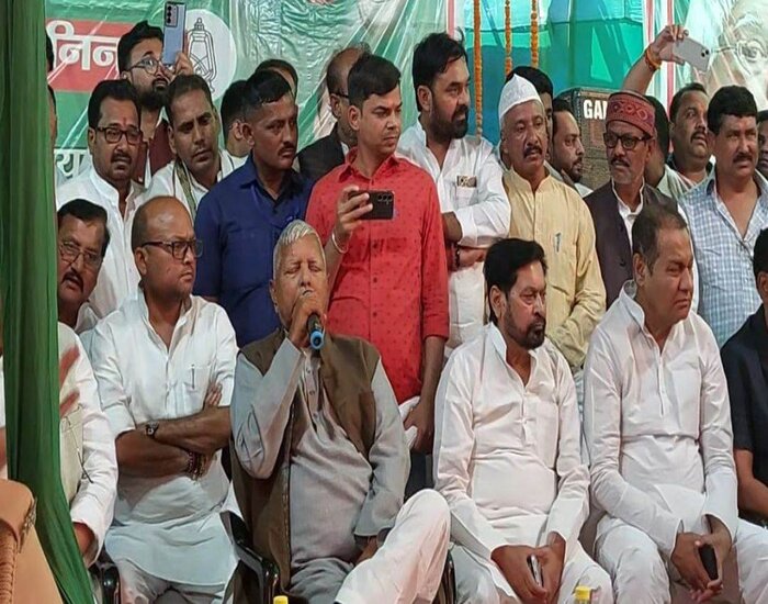 चुनाव से पहले पुराने अंदाज में लालू यादव, कर रहे हैं तेजस्वी सरकार बनने का दावा.