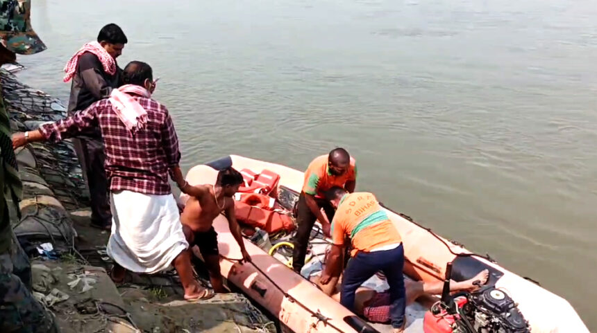 गंगा में स्नान करते वक्त सेल्फी लेते हुए दो युवक डूबे, खोजबीन जारी