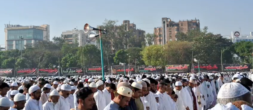 पटना के गांधी मैदान में अकीदत के साथ अदा की गई ईद की नमाज, एक-दूसरे से गले मिलकर दी मुबारकबाद
