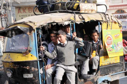 बिहार पुलिस मुख्यालय ने स्कूली बच्चों के टेंपो और ई-रिक्शा से यात्रा पर लगाया प्रतिबंध