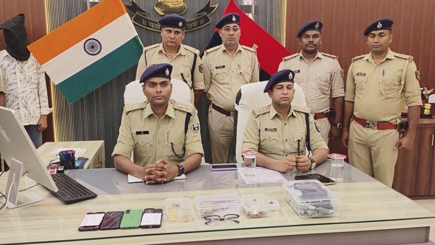 भोजपुर पुलिस और बिहार एसटीएफ ने तनिष्क लूट कांड में 4 लुटेरों समेत 10 को किया गिरफ्तार