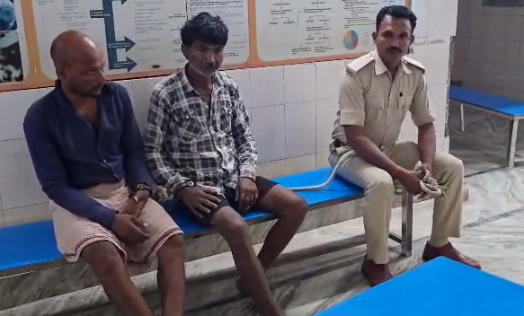 बेगूसराय में मंदबुद्धि लड़की से गैंगरेप, ग्रामीणों ने आरोपियों को पकड़कर पुलिस को सौंपा