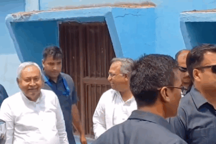 पूर्व IAS मनीष वर्मा के आवास पहुंचे सीएम नीतीश, दिवंगत डॉ. अशोक वर्मा को दी श्रद्धांजलि