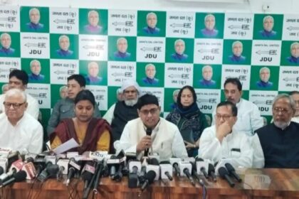 जेडीयू प्रेस कॉन्फ्रेंस में हो गया बड़ा खेला,मुस्लिम नेता मीडिया के सवालों से भागे.