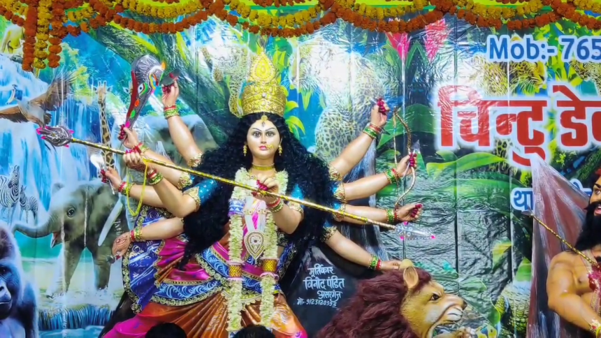 चैती दुर्गा पूजा के अवसर पर मुंगेर में बनारस के तर्ज पर महाआरती का आयोजन