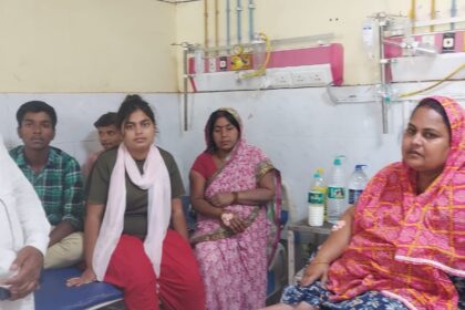 सिंघाड़ी कांड: महिला और बच्चियों पर लाठीचार्ज करने वाले दो पुलिसकर्मी निलंबित, आईजी की कड़ी कार्रवाई