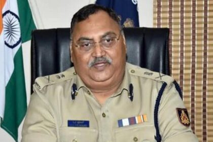 पूर्व DGP की हत्या, शरीर पर चाकू के निशान, पत्नी-बेटी से हो रही है पूछताछ.