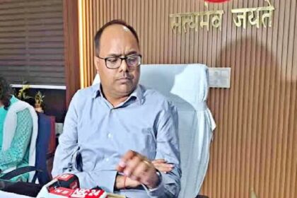 दाखिल-खारिज-परिमार्जन में सुस्ती से पटना DM नाराज,CO को दी चेतावनी.