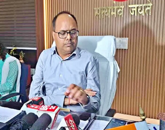 दाखिल-खारिज-परिमार्जन में सुस्ती से पटना DM नाराज,CO को दी चेतावनी.