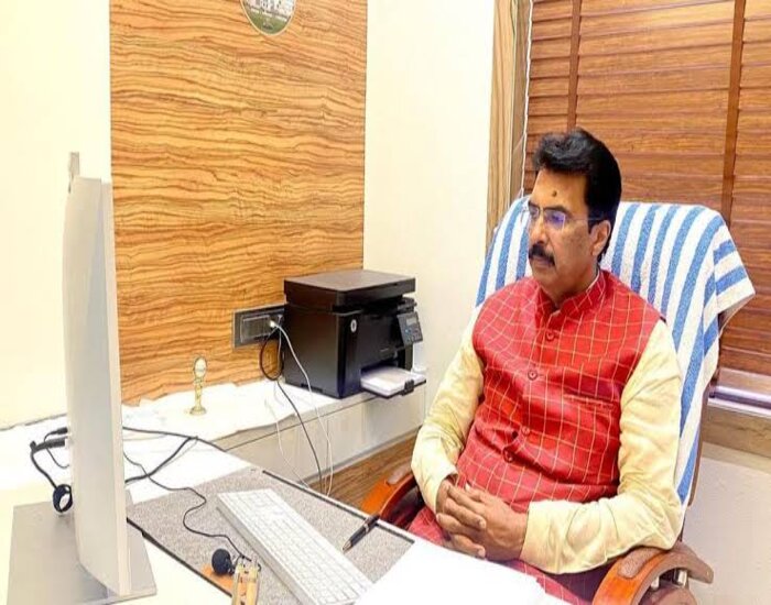 जमीन म्युटेशन के नाम पर वसूली से मंत्री परेशान,नपेंगे वसूली करनेवाले सीओ.