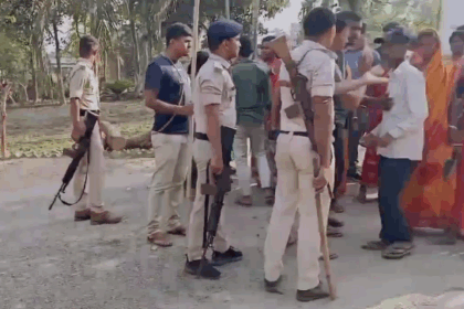 कटिहार में थाने पर हमला: शराब तस्कर को छुड़ाने पहुंचे ग्रामीणों से झड़प, कई पुलिसकर्मी घायल