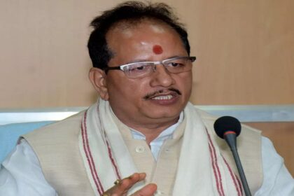 बक्सर के किसान कल्याण संवाद में उपमुख्यमंत्री विजय कुमार सिंह का कांग्रेस पर तीखा हमला