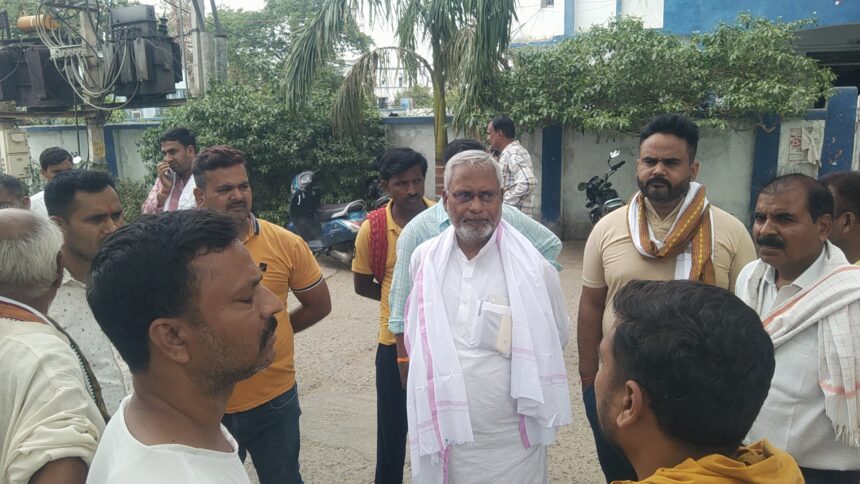 बक्सर में तीन दिन से जारी है अपराधियों का तांडव,दिनदहाड़े RJD नेता को मारी गोली.
