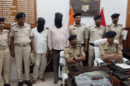 कैमूर गोलीकांड में हथियारों का जखीरा बरामद, दो गिरफ्तार – मुख्य आरोपी फरार