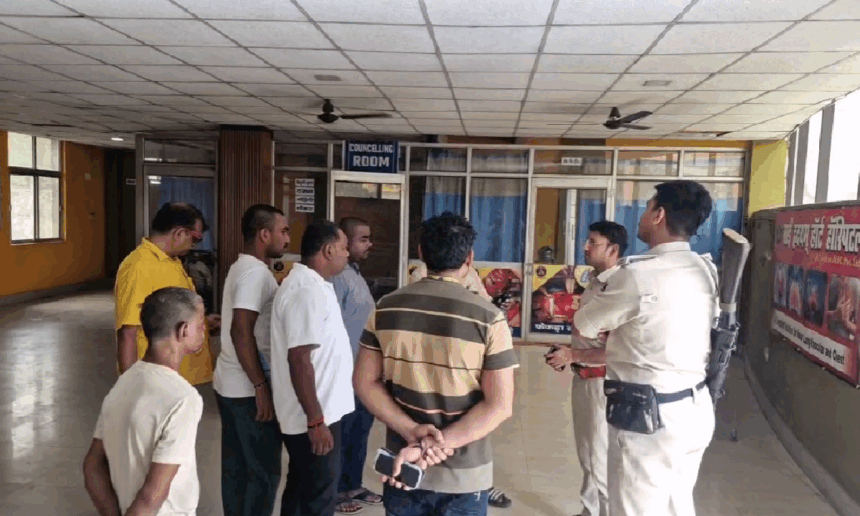बेगूसराय में दिनदहाड़े लूट और फायरिंग: गंगा स्नान करने आए श्रद्धालु को मारी गोली, हालत गंभीर