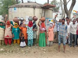 समस्तीपुर: नल-जल योजना फेल, वार्ड 14 के ग्रामीण पानी को मोहताज, सड़क पर उतरे लोग