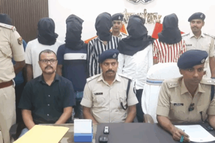 रोहतास पुलिस की बड़ी कार्रवाई: वाहन लूट गिरोह के 7 सदस्य गिरफ्तार, 8 वाहन बरामद