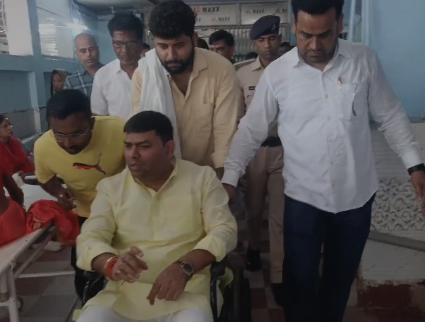महात्मा गांधी सेतु पर हादसा: महुआ विधायक मुकेश रोशन की गाड़ी में टक्कर