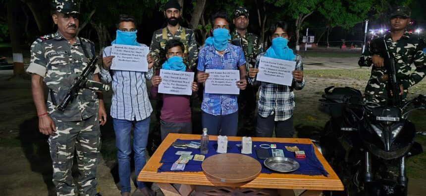 भारत-नेपाल सीमा पार तस्करी पर एसएसबी का करारा वार कोकीन-गांजा के साथ चार तस्कर गिरफ्तार