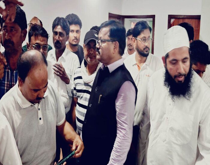 ओवैसी की पार्टी में बवाल, दर्जनों नेताओं ने छोड़ी पार्टी.