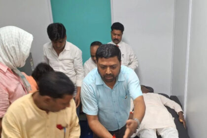 सीएम के कार्यक्रम मेंअफरा-तफरी,JDU MP फिसलकर गिरे, पैर टूटने पर अस्पताल में भर्ती.