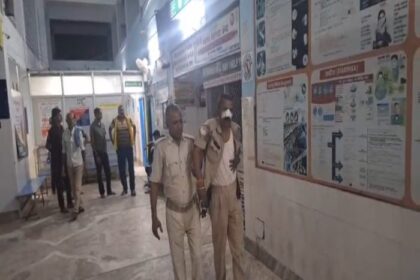 बेगूसराय में रेड मारने पहुंची पुलिस पर पत्थरबाजी, जान बचाकर भागी टीम.