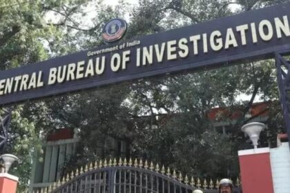 दिल्ली से आई CBI और बांका में 'दबिश': रजौन बाजार से दबोचा गया 10 साल से फरार मास्टरमाइंड, होटल के कमरे में खत्म हुई शातिर ठग की फरारी