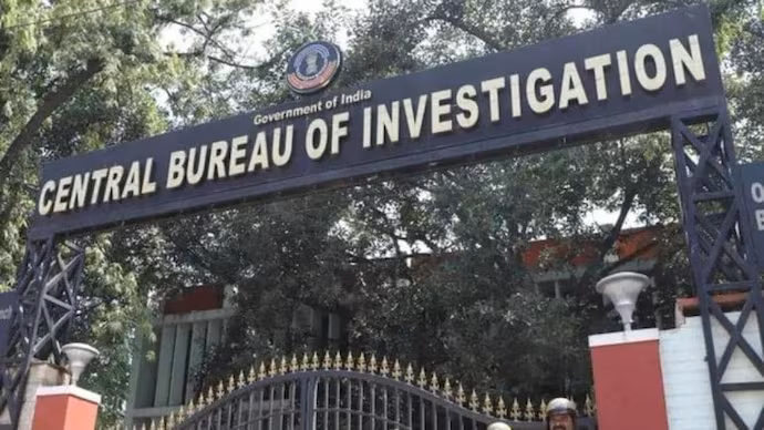 दिल्ली से आई CBI और बांका में 'दबिश': रजौन बाजार से दबोचा गया 10 साल से फरार मास्टरमाइंड, होटल के कमरे में खत्म हुई शातिर ठग की फरारी