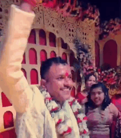 नेताजी बने थे दुल्हा, पर बजा लालू पर ऐसा गाना कि करने लगे डांस, हुए वायरल!