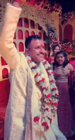 नेताजी बने थे दुल्हा, पर बजा लालू पर ऐसा गाना कि करने लगे डांस, हुए वायरल!
