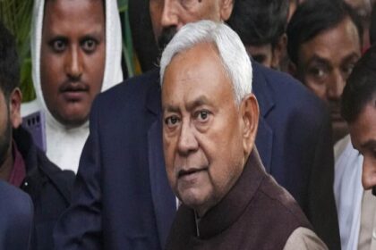 CM नीतीश कर रहे हैं पार्टी नेताओं के साथ अहम् बैठक,बढ़ गई है सियासी गलियारे में हलचल.