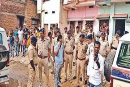 पुलिस को लोगों ने दौड़ा दौड़ा कर पीटा, थानाध्यक्ष लहूलुहान, क्यों भड़की हिंसा?