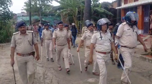 युवक की संदिग्ध मौत के बाद हिंसा भड़की, दो समुदायों में झड़प पुलिस पर भी पथराव