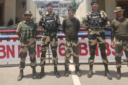 पाकिस्तान में 21 दिन बाद रिहा हुए BSF जवान पूर्णम कुमार शॉ, अटारी बॉर्डर से भारत लौटे