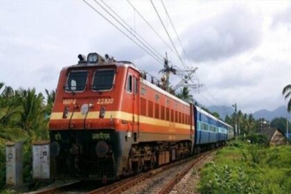 आरा में मोबाइल छीनने का विरोध करने पर लड़की को ट्रेन से फेंका,20 मिनट ट्रैक पर पड़ी रही.