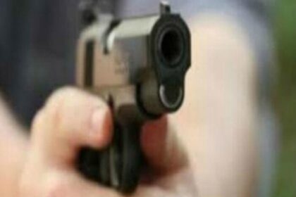 सीतामढ़ी में शूट आउट, पूर्व प्रमुख को कनपटी में मारी गोली,लेनदेन विवाद में हमले की आशंका.