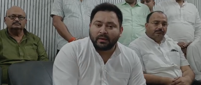 शहीद इम्तियाज़ के परिजनों को सहायता देंगे तेजस्वी, गड़खा गांव के लिए हुए रवाना!