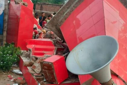 40 साल पुराने मंदिर को JCB से तोड़ा, लोगों का फूटा गुस्सा, हाइवे जाम.