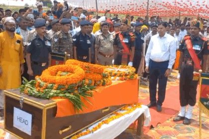 ऑपरेशन सिंदूर में शहीद हवलदार सुनील सिंह यादव का पार्थिव शरीर बक्सर पहुंचा, बेटे ने दी मुखाग्नि