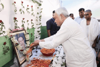 मुख्यमंत्री नीतीश कुमार ने हरनौत में दिवंगत जदयू नेता अनिल कुमार को दी श्रद्धांजलि