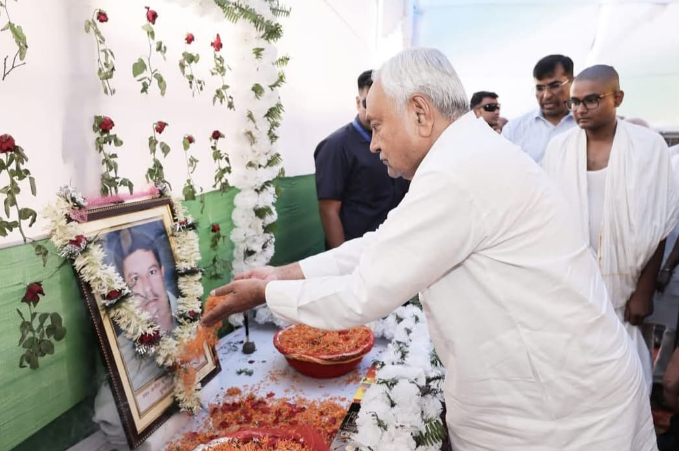 मुख्यमंत्री नीतीश कुमार ने हरनौत में दिवंगत जदयू नेता अनिल कुमार को दी श्रद्धांजलि