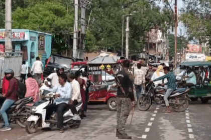 भभुआ में सड़क हादसा परीक्षा देकर लौट रहे तीन छात्रों को पिकअप ने रौंदा, एक की मौत, दो गंभीर घायल