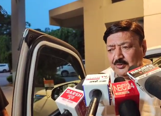 बिहार में कांग्रेस ने तेज की सियासी तैयारी: विधायक अजीत शर्मा बोले – "युवाओं को नौकरी दो या सत्ता छोड़ो"