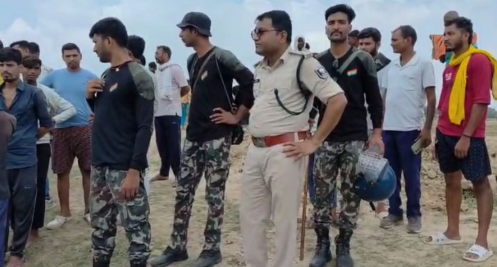 कैमूर 11 हज़ार वोल्ट तार की चपेट में आने से मज़दूर की दर्दनाक मौत, बिजली विभाग पर लापरवाही का आरोप
