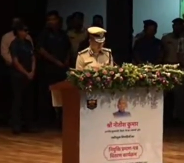 बिहार में 22 हजार नवनियुक्त सिपाहियों को मुख्यमंत्री नीतीश कुमार ने सौंपा नियुक्ति पत्र, दिलाई शराबबंदी की शपथ