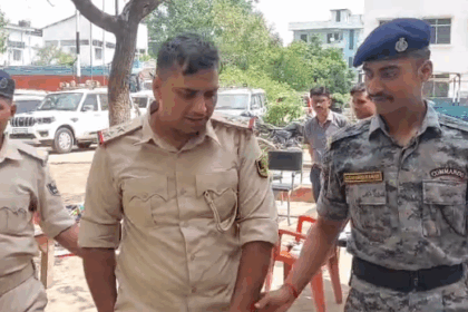 पटना वर्दी में शराब तस्करी कर रहे ‘फर्जी दरोगा’ को उत्पाद विभाग ने किया गिरफ्तार, 199 लीटर शराब बरामद