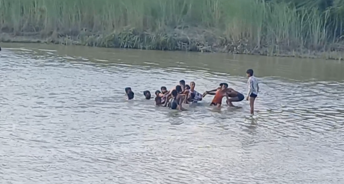 बेतिया के नरकटियागंज में दर्दनाक हादसा: हड़बोड़ा नदी में डूबे चार बच्चे, तीन के शव बरामद, एक की तलाश जारी