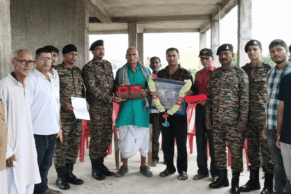 कारगिल शहीद रमण झा को भारतीय सेना ने दी श्रद्धांजलि, परिजनों का सम्मान